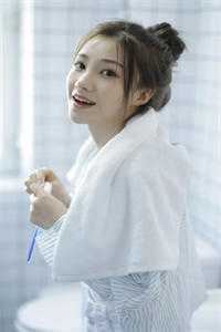 高分言情重回少年时，他低调暴富