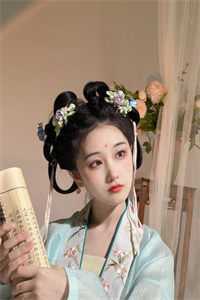 穿书成女配：我能看到有弹幕在骂我热门作品