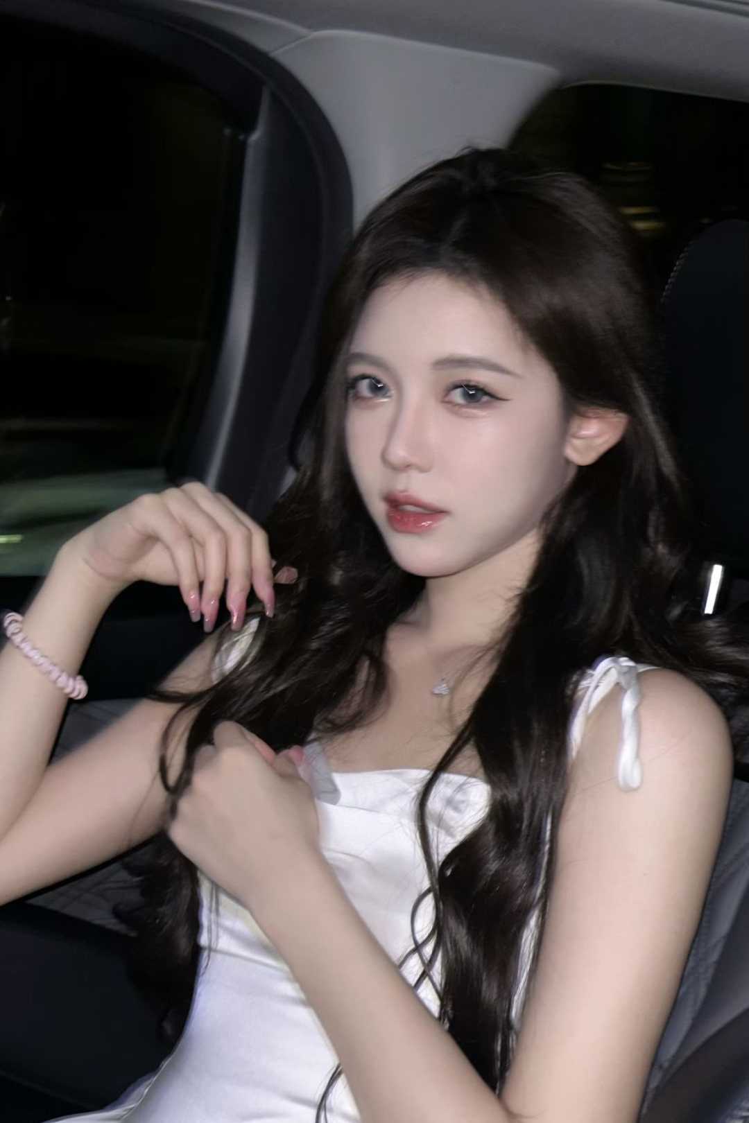 总裁的白月光竟然是我？