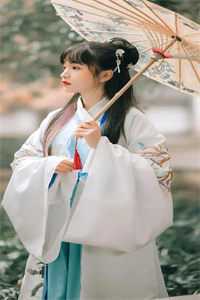 大佬穿成小炮灰，怒摔叛逆柔弱人设