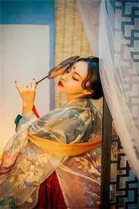 精选篇章穿越平行世界，我成了怪才歌手