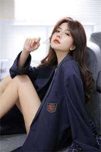 畅销小说穿成极品老妇之后只想当咸鱼