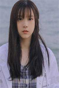 畅销 穿成反派妻子后，她每天都在自救