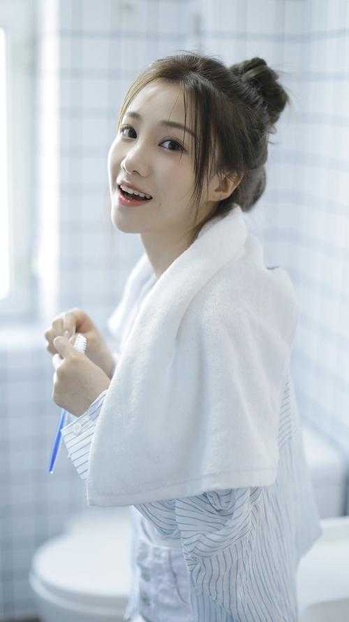 快穿年代：异能女配发大疯